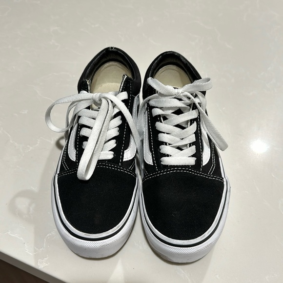 Vans Shoes - Like New Vans! Old School Stackform. Worn once. Men’s 4 women’s 5.5
